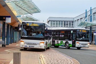 Kostenexplosion: Busverkehr im Vogtland droht das Aus per 7. Oktober - Wie geht es mit dem Busverkehr im Vogtland weiter? Linienbus- und Schulbus-Verkehr stehen auf der Kippe. Zum wiederholten Male.