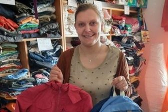 Kostenlose Kleidung für Flüchtlinge - Dorotheé Ranfeld bietet kostenlose Kleidung an. 