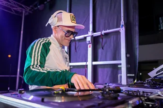 Kostenloser Workshop mit Loveparade-DJ im Erzgebirge - Das Chemnitzer DJ-Urgestein Dirk Duske kommt zu einem Workshop nach Ehrenfriedersdorf.