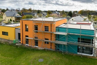 Kostenloses Kita-Jahr löst Debatte im Rat aus - Im nächsten Jahr soll die neue Kindertagesstätte im Ortsteil Wernsdorf eingeweiht werden. Der Neubau steht nicht in der Kritik, dafür aber die Pläne der Stadt, das beitragsfreie Kita-Jahr wieder abzuschaffen.