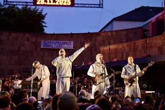 Kostenloses Kraftklub-Konzert am Chemnitzer Schauspielhaus: Tausende Fans live dabei – Neues Album erscheint im November - Gehen im kommenden Jahr mit neuem Album auf Tour: Kraftklub.