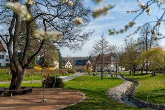 Kostensteigerung beim Pockauer Kulturpark stößt auf Kritik - Nach der Verschönerungskur bietet der Pockauer Kulturpark wieder Platz zur Erholung für Kinder und Familien. Doch die drastische Kostenentwicklung wirft Fragen auf. 