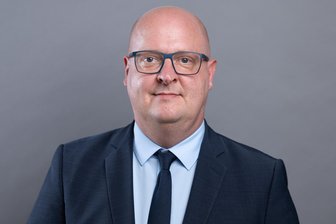 Krach im Freistaat: Was die CDU-Abstimmung mit der AfD im Bundestag für die Landespolitik bedeutet - Sachsens Landes- und Fraktionschef Henning Homann (SPD) keilt nach der Abstimmung im Bundestag gegen die „Merz-CDU“.