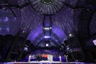Krach im Museum: Zu Besuch in der eindrucksvollsten Arena der Olympischen Spiele in Paris - Siegerehrung der Fechter unter dem größten Glasdach Europas im Grand Palais.