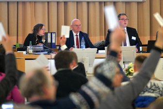Krach um Kreisrat: Mittelsachsen steuert auf Rechtsstreit mit Freistaat zu - Die mittelsächsischen Kreisräte haben in ihrer letzten Sitzung des Jahres in Freiberg erneut über die Personalie Michael Seidel abgestimmt.