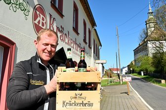 Kräckerbräu aus Hopfgarten bei Frohburg: Der Name ist hier Programm - Gerd Kräcker führt die Brauerei Kräckerbräu in Hopfgarten bei Frohburg. Gebraut wird an historischer Stelle gegenüber des Schlosses.