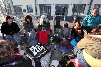 Kraftklub-Konzert: Fans harren stundenlang bei Minusgraden aus -
