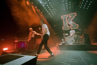 Kraftklub live in Leipzig: Hattrick in der Hüpfburg -