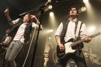 Steffen Israel, Felix Brummer und Karl Schumann von Kraftklub im Dezember im AJZ.