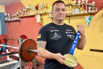 Kraftsportler aus dem Erzgebirge holt dritten Weltmeistertitel – und dabei soll es nicht bleiben - Thomas Goldhahn vom Verein Kraftsport Lauter hat sich in Rom seinen dritten Weltmeistertitel gesichert. Die Umstände waren turbulent.