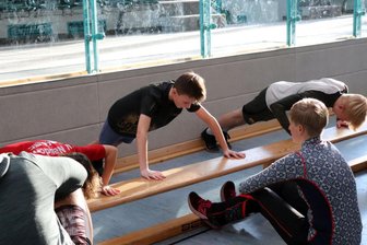 Kraftvoll oder Blitzschnell: Annaberger Schüler können beides - Kaum Zeit zum Ausruhen: Die Schüler der Oberschulen und Gymnasien mussten fünf verschiedene Disziplinen in 2 Stunden bewältigen.