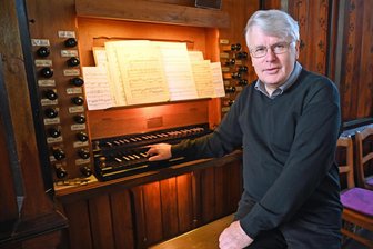 Kraftvolle Töne: Die Silbermannorgel als Oederans Schatz - Kantor Christian Liebscher spielte vergangenen Donnerstag die Orgel in der Stadtkirche.