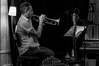 Kraftvolles Meisterwerk: Neues Jazz-Album von Avishai Cohen - Pfahl im Wind: Trompeter Avishai Cohen.