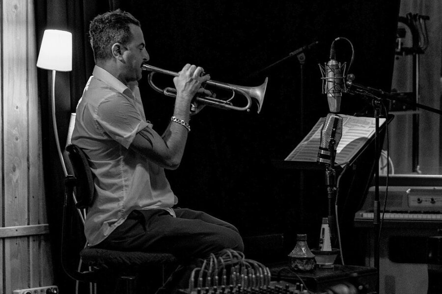 Kraftvolles Meisterwerk: Neues Jazz-Album von Avishai Cohen - Pfahl im Wind: Trompeter Avishai Cohen. 