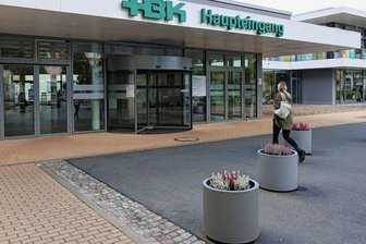Krankenhaus stellt seinen Neurochirurgen Bedingungen - Das Heinrich-Braun-Klinikum geht auf seine Kritiker zu. Eine neurochirurgische Spezialbehandlung, die an der früheren Paracelsus-Klinik üblich war, soll nun vielleicht doch weiterhin angeboten werden. 