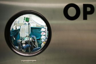 Krankenhausreform greift ab 2027: Was man sich im Vogtland dafür vornimmt - Wird die Krankenhausreform zur Operation am offenen Herzen? Vieles ist unklar.