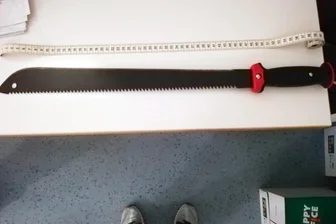 Krankenschwester über Mann mit Machete im Kreiskrankenhaus Freiberg: „Als er reinkam merkte man, da brodelt etwas!“ - Mit dieser Waffe kam im Dezember ein Mann in die Notaufnahme des Kreiskrankenhauses Freiberg. Die Einrichtung bekommt nun ein Sicherheitskonzept.