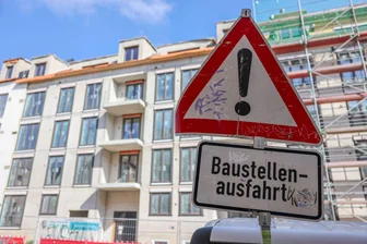 Kraushaar fordert Tempo und weniger Regeln für Wohnungsbau - Sachsen Bauministerin Regina Kraushaar fordert mehr Tempo für den Wohnungsbau und weniger Vorschriften. (Archivbild/ Illustration)