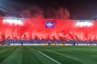 Krawalle in 2. Liga: Anklage wegen versuchten Mordes - Im Heimspiel des 1. FC Magdeburg gegen Dynamo Dresden wurden zahlreiche Polizisten und Fans bei Ausschreitungen verletzt. (Archivbild)