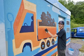 Kreativagentur verwandelt Glasfaserstationen in Wilkau-Haßlau in Kunstwerke - Philipp Kühn gestaltet die Glasfaser-Basisstation an der B 93 in Wilkau-Haßlau.