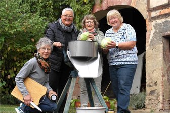 Kreative aus Altgeringswalde zeigen Landleben - Die Kreativen am Krauthobel (v. l.): Ingrid Thalheim, Ulla Heinicker, Iris Zschocke und Ute Eschner.
