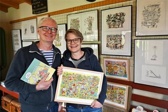Kreative Begegnung: Illustratorin Wagner und Cartoonist Plikat in Lunzenau - Illustratorin Lotte Wagner mit ihrem Partner Ari Plikat bei der Zeichenstunde.