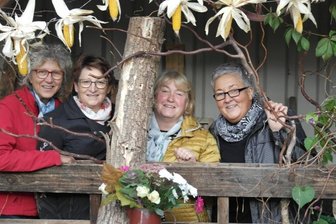 Kreative Frauen frischen Altgeringswalder Dorfleben auf - Ingrid Thalheim, Iris Zschocke, Ute Eschner und Ulla Heinicker (v. l.) bilden das Organisationsteam rund ums Hoffest.