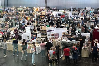 Kreativmarkt, Konzerte und Märchenhaftes: Was am Wochenende in Westsachsen los ist - Noch auf der Suche nach einem originellen Weihnachtsgeschenk? Vielleicht werden Sie am Wochenende beim „handgemacht“-Kreativmarkt in der Stadthalle Zwickau fündig.