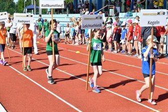 Kreis-Kinder- und Jugendspiele auf dem Platz der Einheit feierlich eröffnet -
