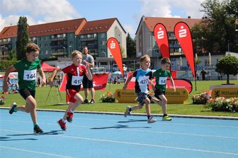 Kreis-Kinder- und Jugendspiele: Leichathleten verwandeln Mittweidaer Stadion zu „Klein-Paris“ - Schnelle Läufe: Andreas Tschikov (Freiberger PSV), Karl Rumschkowski (Fortschritt Mittweida), Oskar Grund (Medizin Wechselburg) und Marius Schurig (FPSV, v. l.) beim Sprint.