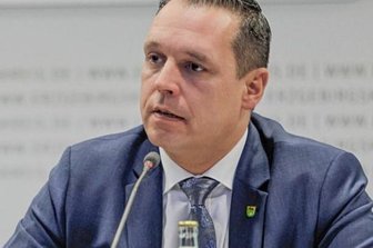 Kreis: Zu wenig Unterkünfte für Geflüchtete - Landrat Rico Anton. 