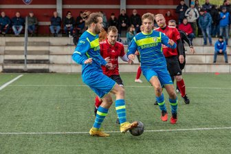 Kreisliga: Dittmannsdorfer dominieren das Spitzenspiel - Jim Merkel (l.), hier in einer früheren Partie gegen die SpG Mitteldorf, hatte mit drei Treffern großen Anteil am 4:0-Sieg des SV Tirol Dittmannsdorf.