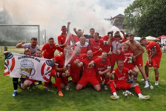 Kreisliga: Lößnitzer und Dittmannsdorfer krönen sich zum Meister ihrer Staffel - Es ist geschafft: Nach dem 3:1 gegen Bernsbach steigt der FC Lößnitz II in die Erzgebirgsliga auf.
