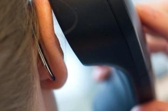 Kreisräte lehnen Kürzungen beim Sorgentelefon ab - Der Landkreis will das Sorgentelefon mit maximal 11.000 statt der benötigten 54.000 Euro unterstützen. Da macht der Jugendhilfeausschuss aber nicht mit.