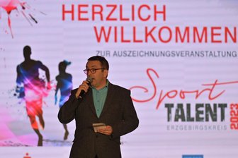Kreissportbund Erzgebirge kratzt an der 60.000er-Marke – und geht auf Stimmenfang - KSB-Geschäftsführer Jörg Hänsel – hier bei der Talentegala 2024 in Oelsnitz – freut sich über Zuwachs in den Vereinen. Doch das bringt auch Probleme mit sich.