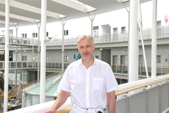 Kreißsaalbesuch für werdende Eltern in Freiberg – ab Mittwoch ist nicht nur eine Hebamme dabei - Wladimir Schwabauer, Chefarzt der Klinik für Frauenheilkunde und Geburtshilfe.