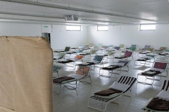 Kreisstadt stellt sich auf langfristige Ukraine-Hilfe ein - Im ehemaligen Aldi-Markt ist die neue Notunterkunft. Zuvor war sie in der Silberlandhalle untergebracht, die nun aber wieder für Sport genutzt werden kann.