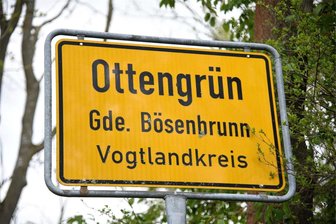 Kreisstraße ab Mittwoch voll gesperrt - Die Kreisstraße nach Ottengrün ist ab Mittwoch wegen Deckensanierung für den Verkehr voll gesperrt.