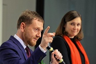 Kretschmer im heißen Herbst in Zwickau - Wohin driftet unser Land? Michael Kretschmer mit Oberbürgermeisterin Constance Arndt beim Bürgerdialog in Zwickau.