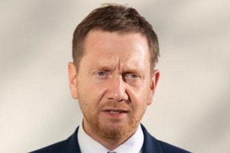 Kretschmer kündigt harten und klaren "Wellenbrecher" an - 