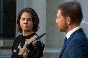 Kretschmer: Vernünftiges Verhältnis zu Russland - Grüne Außenministerin und CDU-Bundesvize: Annalena Baerbock und Michael Kretschmer nach einem Treffen in Berlin. 