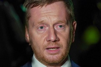 Michael Kretschmer (CDU) spricht während eines Interviews.