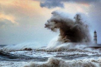 Kretschmers Welt - Wozu Sachsens Ministerpräsident das Wort des Jahres erfand - Die Wucht des Wassers braucht einen Wellenbrecher. 