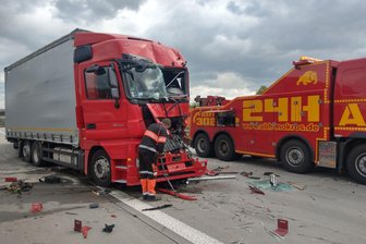 Kreuz Chemnitz: Vier Verletzte nach Unfall mit zwei Lkw - Auf der A4 von Dresden Richtung Chemnitz ist es gegen 9 Uhr zu einem Unfall gekommen.