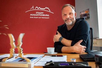 Der Augustusburger Bürgermeister Dirk Neubauer tritt zur Landratswahl im Juni als parteiloser Kandidat an.