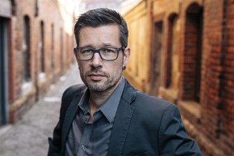Krimiabend in Geithain: Stadtbibliothek verspricht spannende Mörderjagd - Der Leipziger Krimiautor Alex Pohl ist am 20. März in Geithain zu Gast.