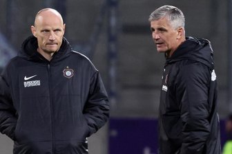Krisensitzung beim FC Erzgebirge Aue aufgrund der sportlichen Situation: Gibt es nun Konsequenzen? - In der Kritik: Trainer Jens Härtel (re.) und Sportchef Matthias Heidrich.