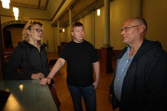 Krisensitzung in Langenbernsdorf: Gesangverein braucht nach Sperrung neue Räume - Ines Liebernickel, Michael Pauser und Tobias Bär diskutierten am Montag, wie man dem Gesangverein eine gute Übergangslösung schaffen kann.