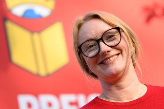 Kristine Bilkau erhält für „Halbinsel“ den Preis der Leipziger Buchmesse: Wo soll die Zuversicht auch herkommen? - Die Autorin Kristine Bilkau wird für ihren Roman "Halbinsel" (Luchterhand) mit dem Preis der Leipziger Buchmesse in der Kategorie Belletristik ausgezeichnet.