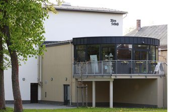Kritik an langer Schließzeit von Tourist-Information im Vogtland - Wochenlang geschlossen: Die Tourist-Information in Familienurlaubsort Erlbach.